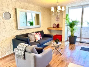 Downtown luxury apartment with balcony - Image 2