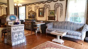 The Country Decorator Holly House - Image 4
