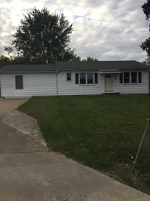 Entire 3BR/2BA house w/spacious backyard fire pit - Image 5
