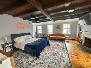 The Blue Suite, Private Parking Included - Image 2