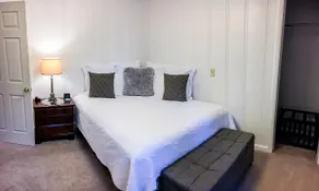 Cozy Cottage Near the Airport ((3 min to airport)) - Image 4