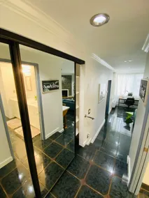 Spacious cozy 1-bedroom condo near beach - Image 3