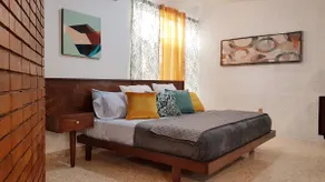 Centrally located 1950s Vintage Studio - Image 2