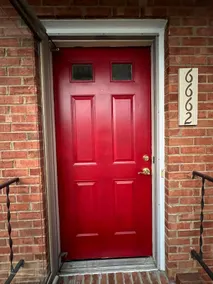 The Red Door 2-bedroom townhouse near VT & RU - Image 4