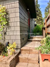 Studio, ten minutes from airport, & walk to trails - Image 2