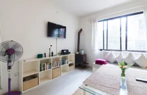 Four Red Doors Apartments - Image 2