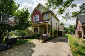 Quiet Oasis - Unique, Hip & Homey - 10 mins to DT - Image 2
