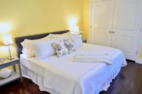 Elegant Hill Country Guesthouse with a View - Image 3