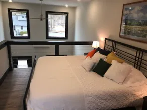 5* Chic Retreat: 1-Bed Loft Steps from TC's Heart - Image 2
