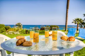 Beach Front Apartment With Garden - Image 3