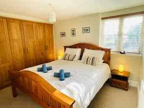 The Old Coach House, large spacious family holiday home with garden, Ventnor - Image 3