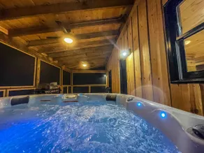 NEW Peaceful Bear Cabin- 3BD/2BTH - QUIET GETAWAY - Image 2