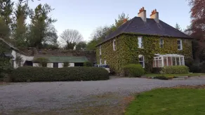 Carley's Bridge House - Image 4