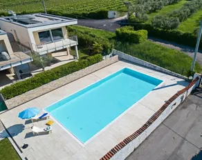 Villa Augusta with a view and private access to the lake! - Image 3