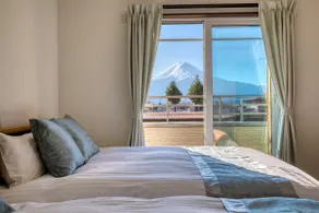 A superb view of Mt. Fuji from all rooms! Terrace BBQ available. 10-minute walk to Lake Kawaguchi - Image 2