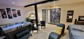 The workshop bedroom with private Jacuzzi, Normandy - Image 2