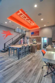 Modern Gasoline Alley w/Hot Tub & 3 King Beds - Image 5