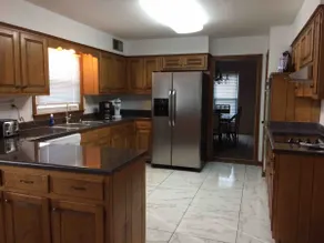 Film in Movie-East Memphis Quiet Large 5 BR,3 Bath,10 beds with King sleeps 14 - Image 3