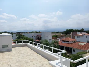 House for 13 with garden and pool, pets allowed - Image 2