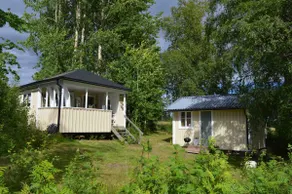 Cozy guesthouse with a canoe and sea view - Image 3