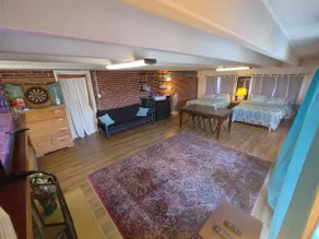 Large studio near downtown (6 min), kitchen & bath - Image 5