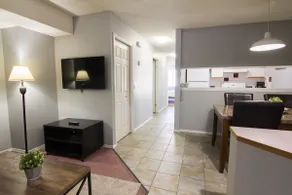 Cozy gateway downtown - Pet Friendly - Image 4