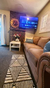 Charming 2BD + 1BA Unit in Heart of the City - Image 3