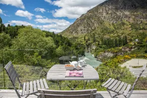 Riverview Retreat Holiday Home by MajorDomo - Image 5