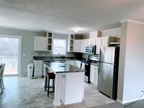 Country Cottage on the Lakeshore--Few Minutes from Beach - Image 3