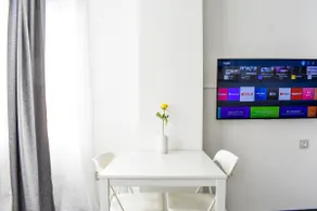 Modern Remote Working Flat: SmartTV & Free Parking - Image 5