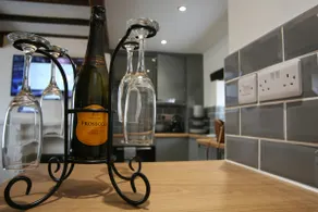 Country Cottage, Semi Rural, Ideal Short Breaks - Image 2