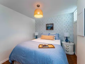 Blue barn - private 12 blocks to downtown - Image 3
