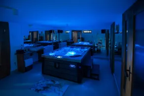 Hand made Villa with heated outdoor pool, spa - Image 3