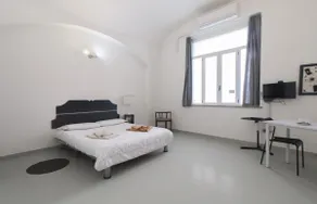 Urban style studio apartment in the city center - Image 3