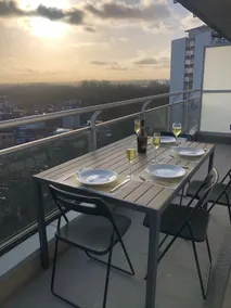 Jacuzzi, cinema, free parking, 6min to city centre - Image 5
