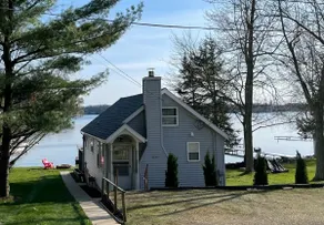 Cottage right on the lake; 2 separate properties available! - Image 2