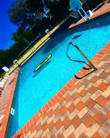10 Bedroom Hampton House with a regulation size Pickleball court - Image 2