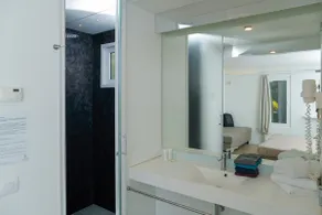 Bungalow Deluxe - Image 4