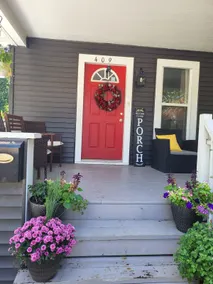 Cheerful 2+ bedroom home with cozy front porch - Image 4