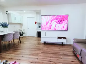 Cheerful 2 Bedroom House Free Parking No Pets No Smoking - Image 2