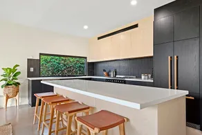 10 Murray Tanunda - Image 3