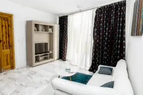 Luxury Penthouse 2 bedroom No.2 - Image 3