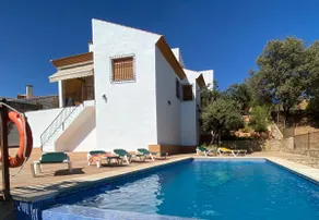 Pleasant luxury villa with pool and great views. - Image 4
