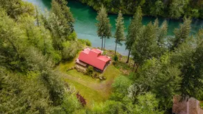 Idyllic River Cabin Getaway - Image 2