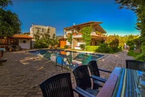 Lagoparadiso | Family Home with Pool near Athens - Image 2