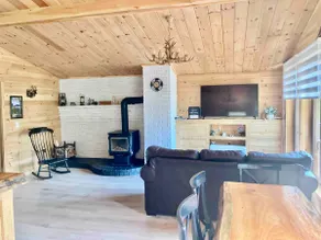 ”Eagle Lodge”/ Unit 2 Upper Level/ Pet Friendly - Image 3