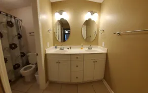 Centrally located in Pensacola - Image 3