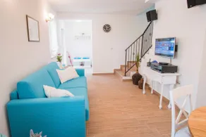 Sunny House, seaview, balcony, 2x private parking! - Image 4