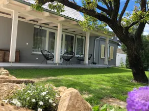 Guesthouse with a porch - Image 4