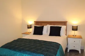 Modern Town center 3 bed house - Image 5